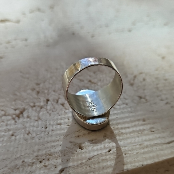 Stunning Abalone Shell Ring - Picture 4 of 6